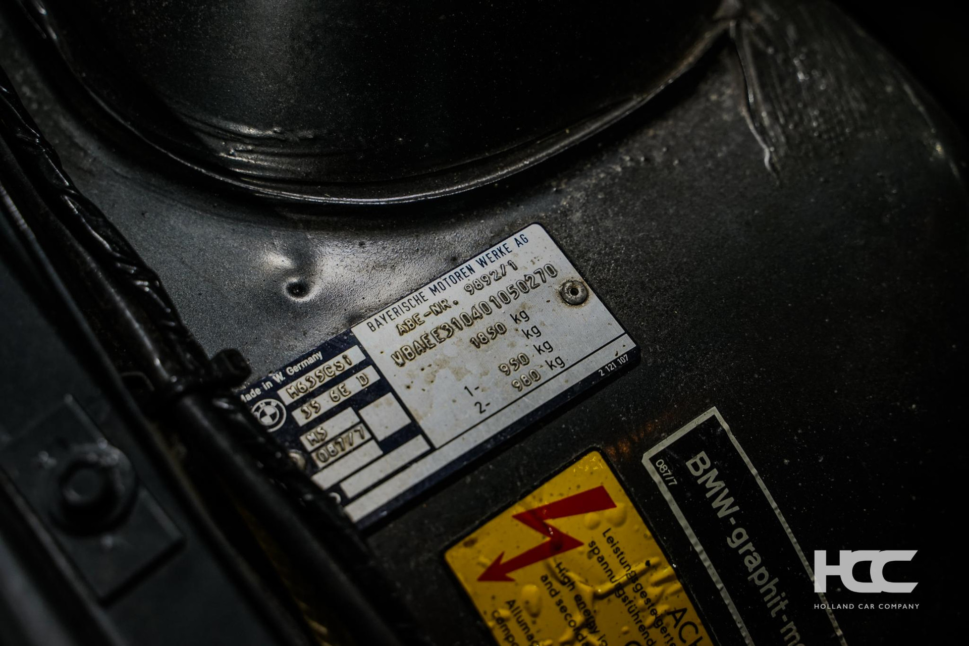 39831140-11.jpg