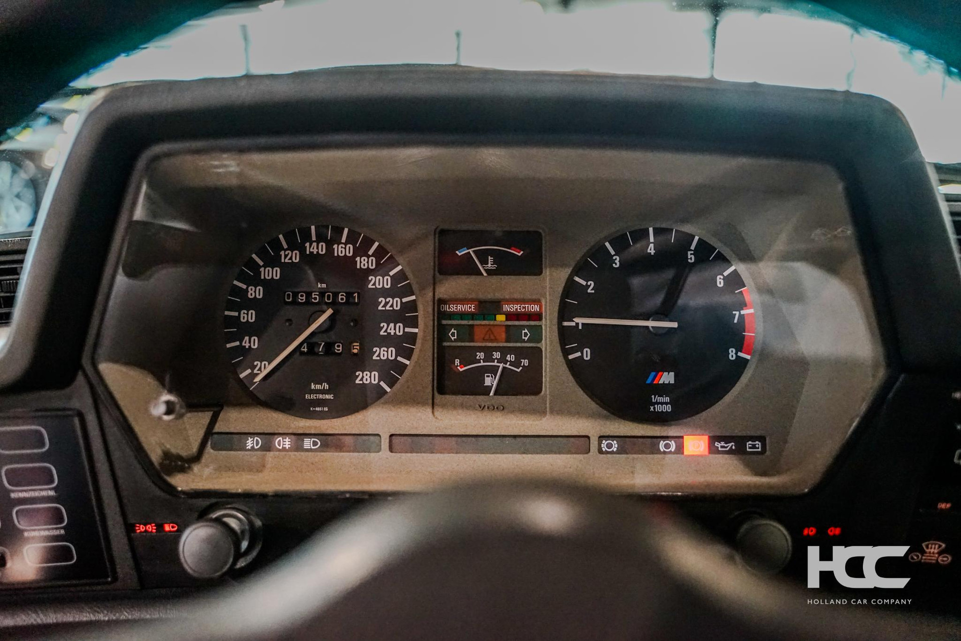 39831140-8.jpg